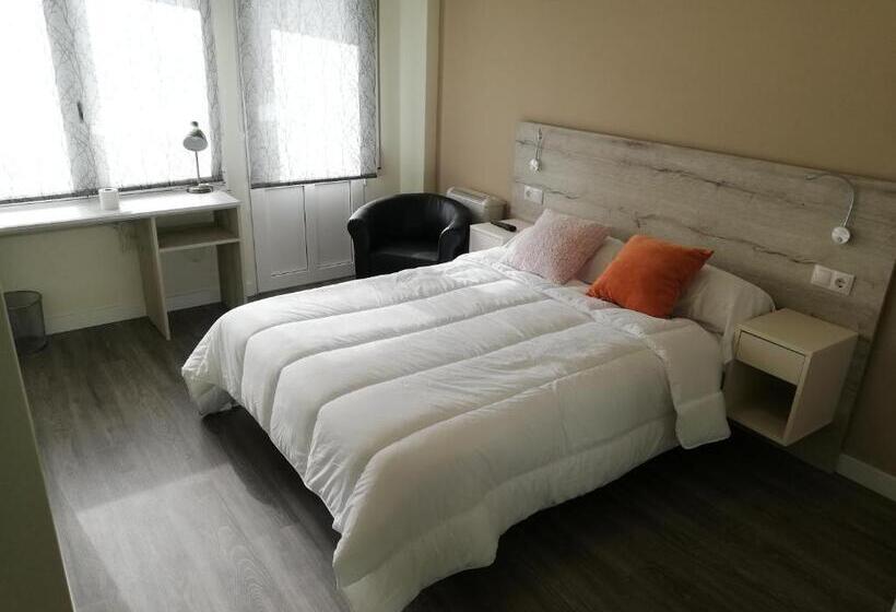 标准间带阳台, Pensión La Intermodal