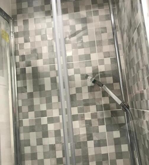 单人经济间, Pensión La Intermodal