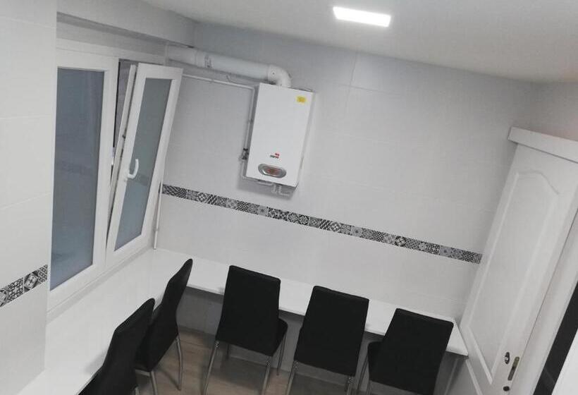 经济房, Pensión La Intermodal