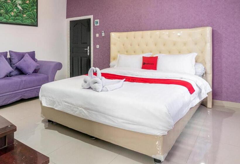 Номер Deluxe, Reddoorz Near Manhattan Times Square Medan 2
