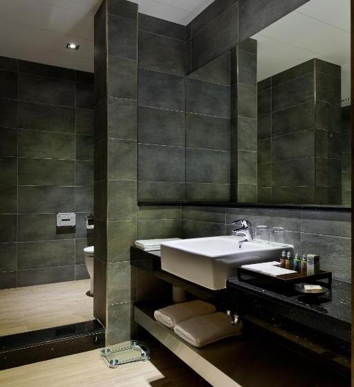 اتاق سوپریور چهار تخته, Skyline B&b