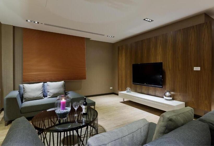 اتاق سوپریور چهار تخته, Skyline B&b