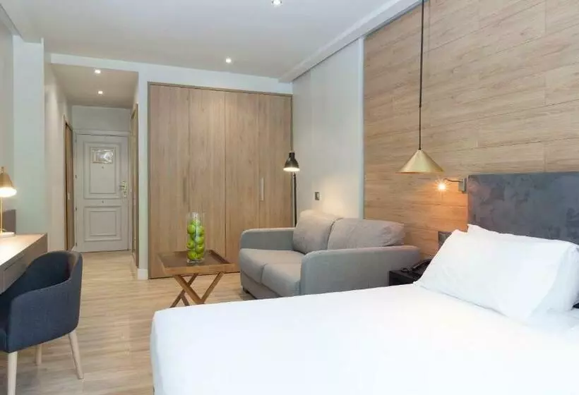 اتاق پریمیوم سه تخته, Espahotel Plaza De España