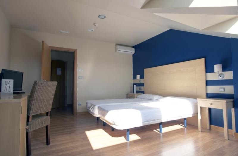 غرفة قياسية, Abba Comillas