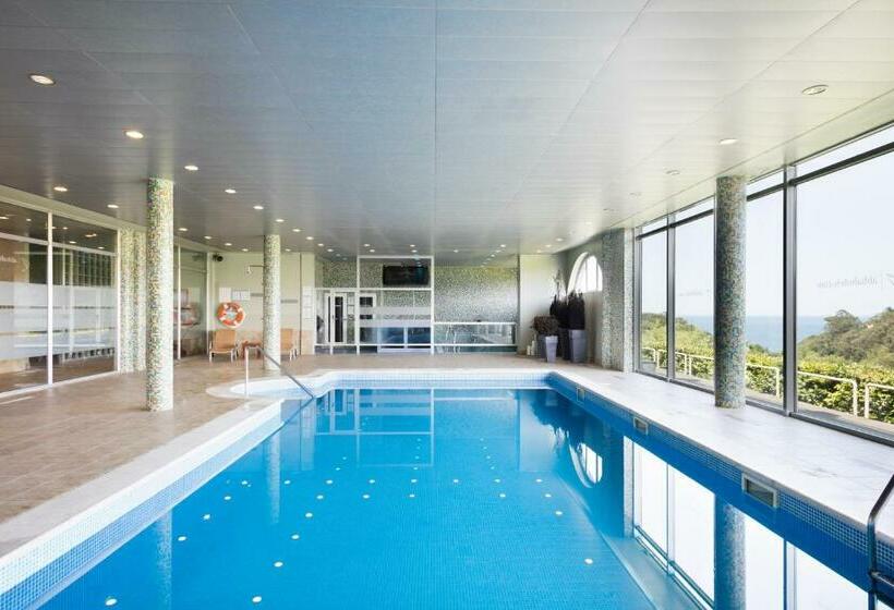 غرفة قياسية, Abba Comillas