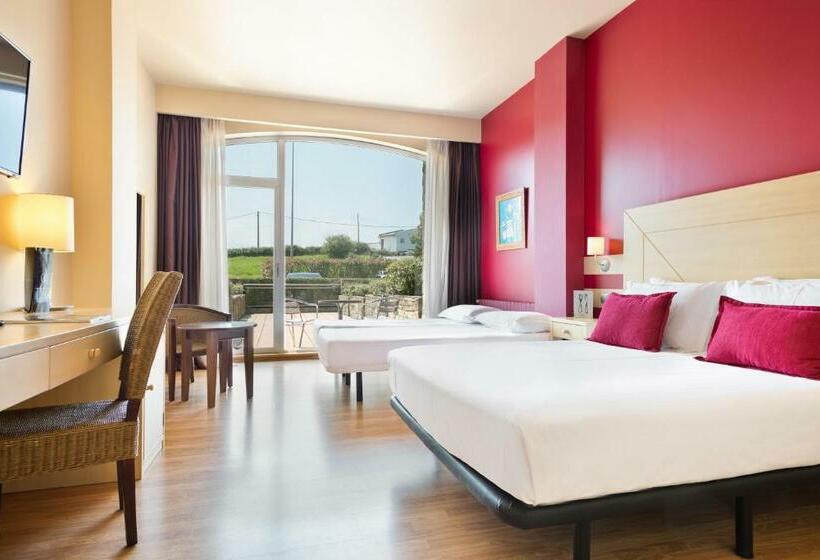 غرفة عائلية, Abba Comillas