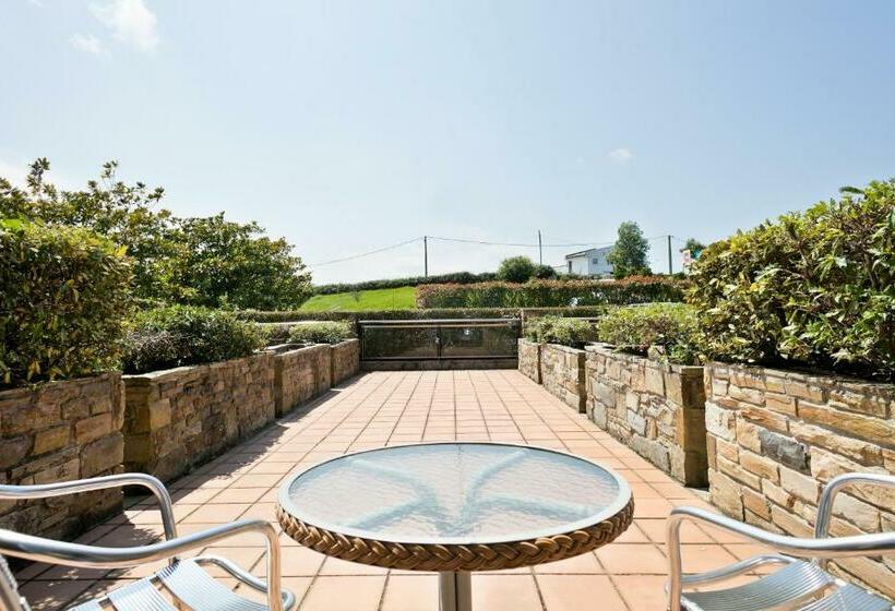 غرفة عائلية, Abba Comillas