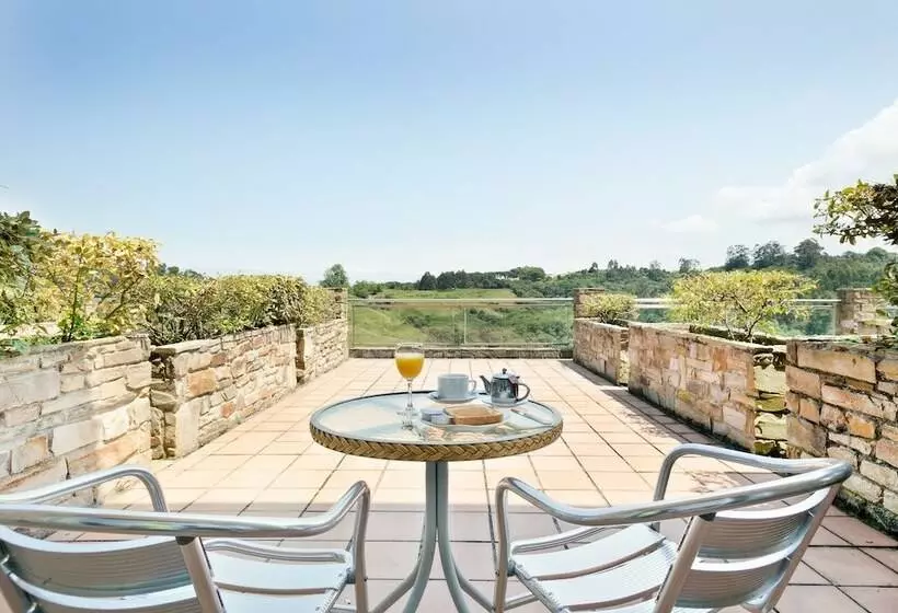 Superior-huone, Abba Comillas