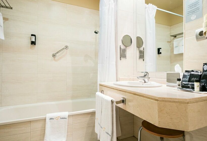 غرفة سوبيريور, Abba Comillas