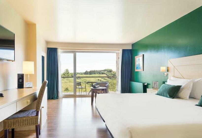 غرفة قياسية مطلّة علي البحر, Abba Comillas