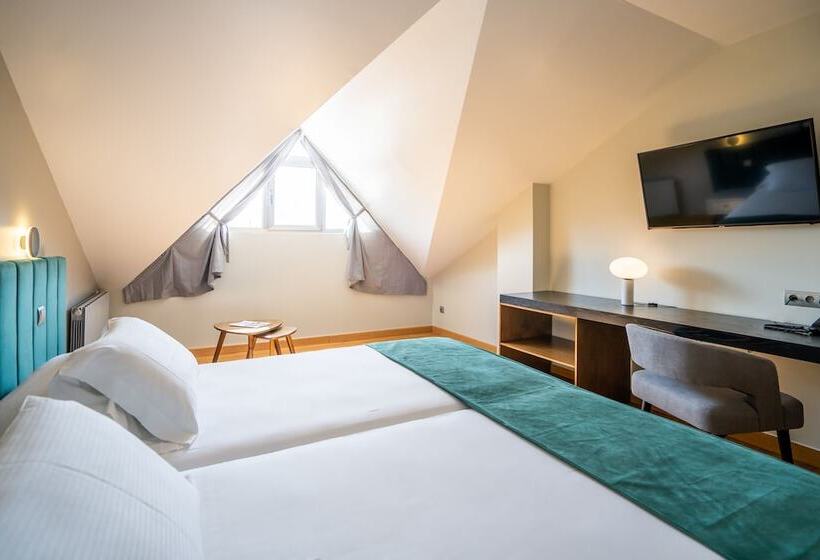 غرفة قياسية, Abba Comillas