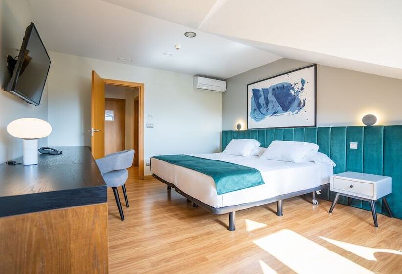 غرفة قياسية, Abba Comillas