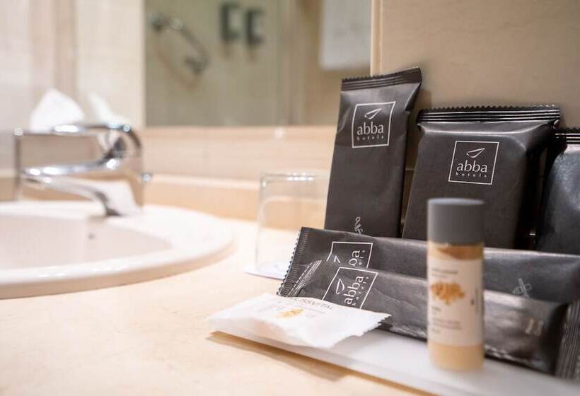 غرفة سوبيريور, Abba Comillas