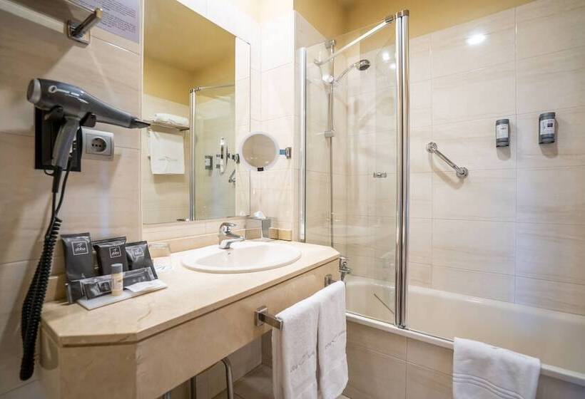 غرفة سوبيريور, Abba Comillas