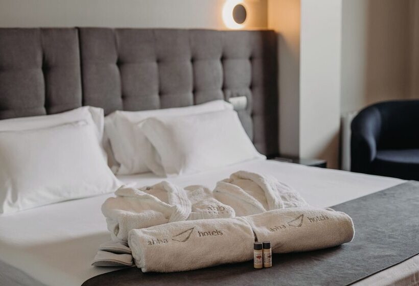 غرفة سوبيريور, Abba Comillas