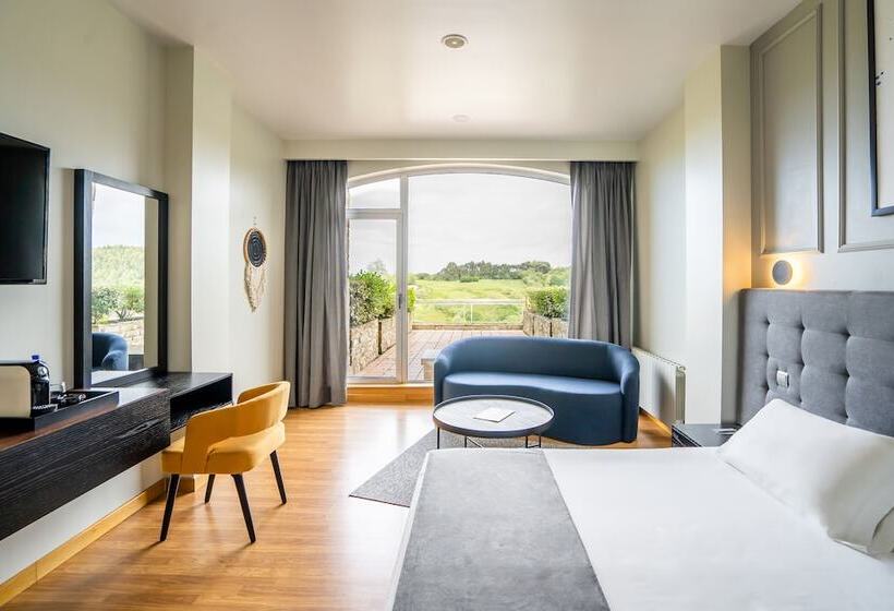 غرفة سوبيريور, Abba Comillas