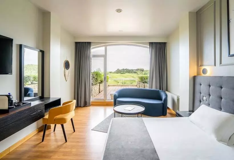 Superior-huone, Abba Comillas