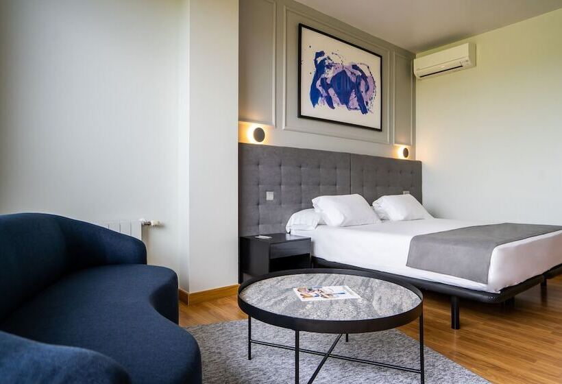 غرفة سوبيريور, Abba Comillas