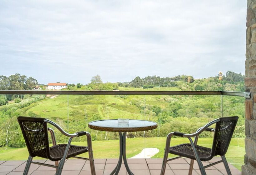 غرفة قياسية مطلّة علي البحر, Abba Comillas