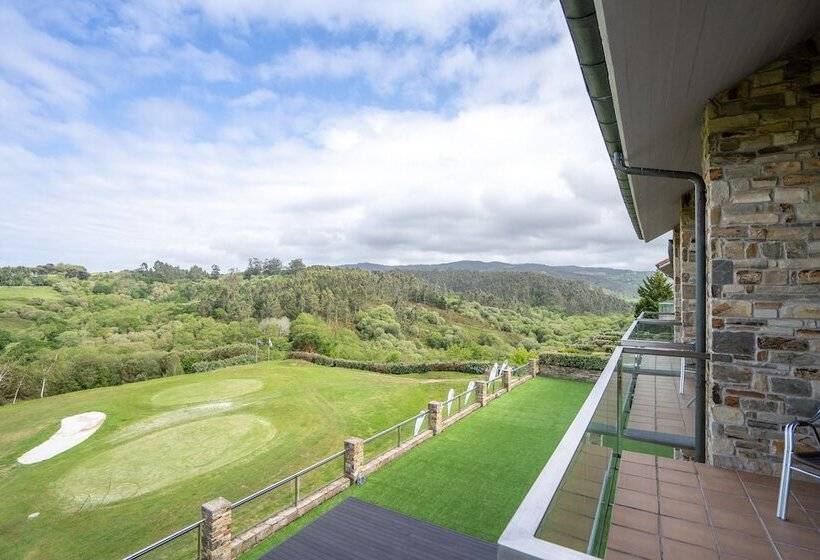 غرفة قياسية مطلّة علي البحر, Abba Comillas