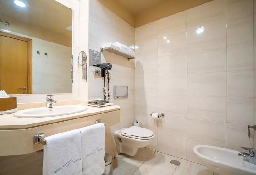 Standard Kolmen Hengen Huone, Abba Comillas