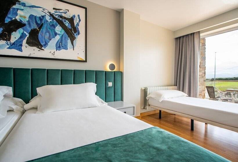 غرفة قياسية ثلاثية, Abba Comillas