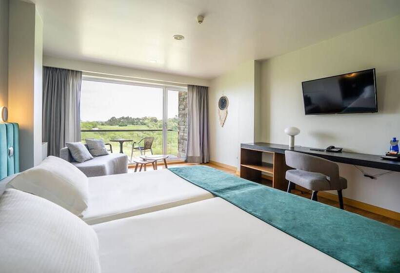 غرفة قياسية ثلاثية, Abba Comillas