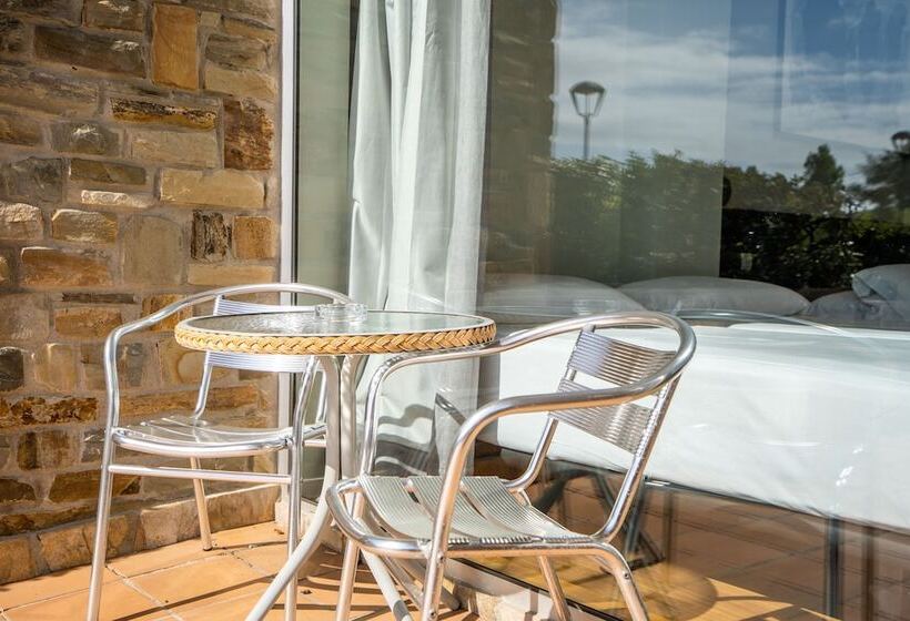 غرفة عائلية, Abba Comillas