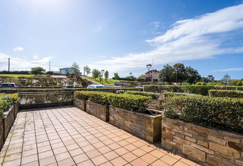 غرفة عائلية, Abba Comillas