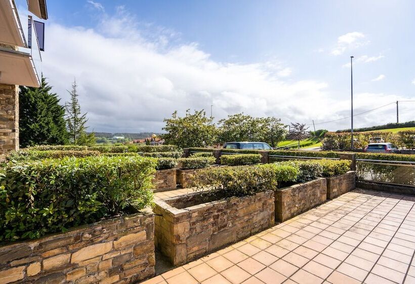 غرفة عائلية, Abba Comillas