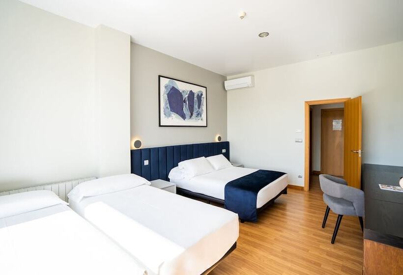 غرفة عائلية, Abba Comillas