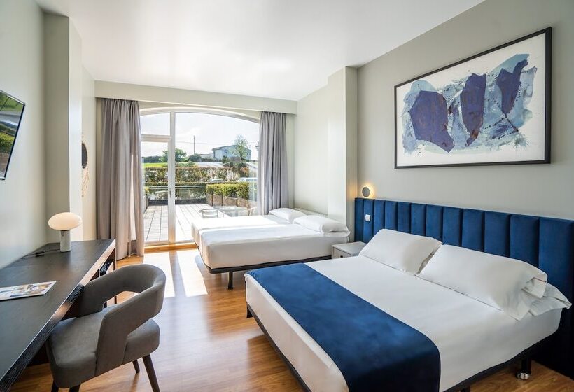 غرفة عائلية, Abba Comillas