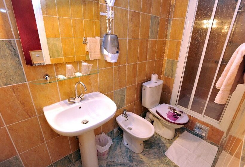 スタンダードトリプルルーム, Altona