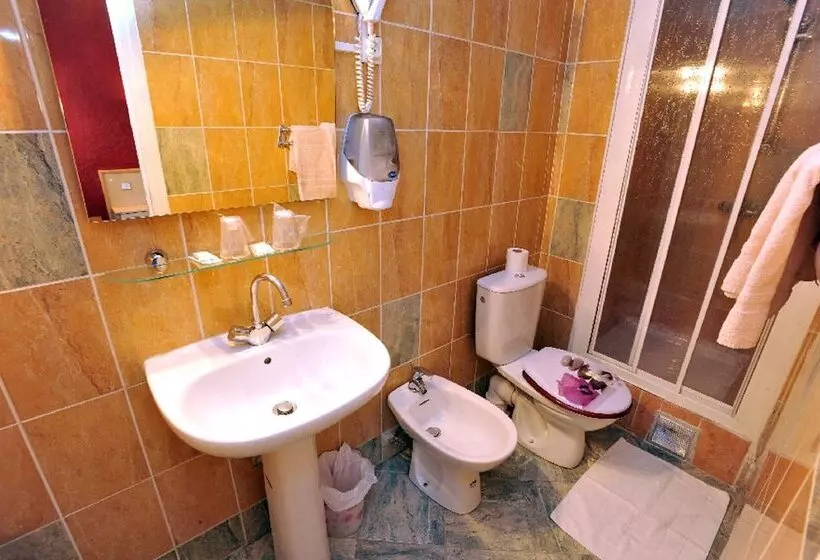 اتاق استاندارد چهار تخته, Altona
