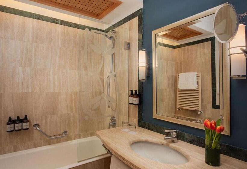 جناح جونيور ذات إطلالة, NH Collection Genova Marina