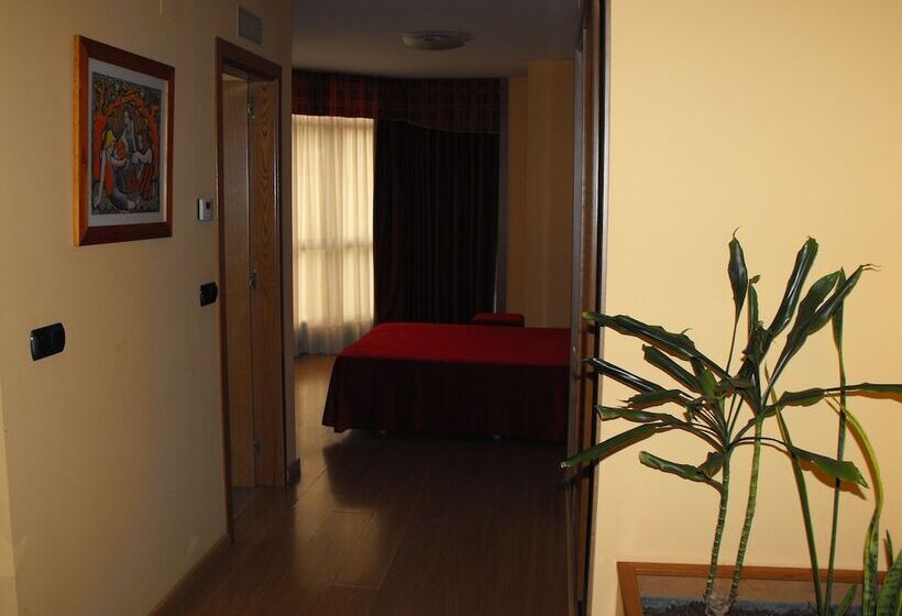 Люкс, Restaurante Pontiñas