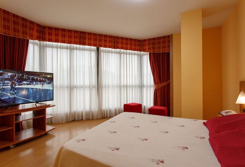 Люкс, Restaurante Pontiñas