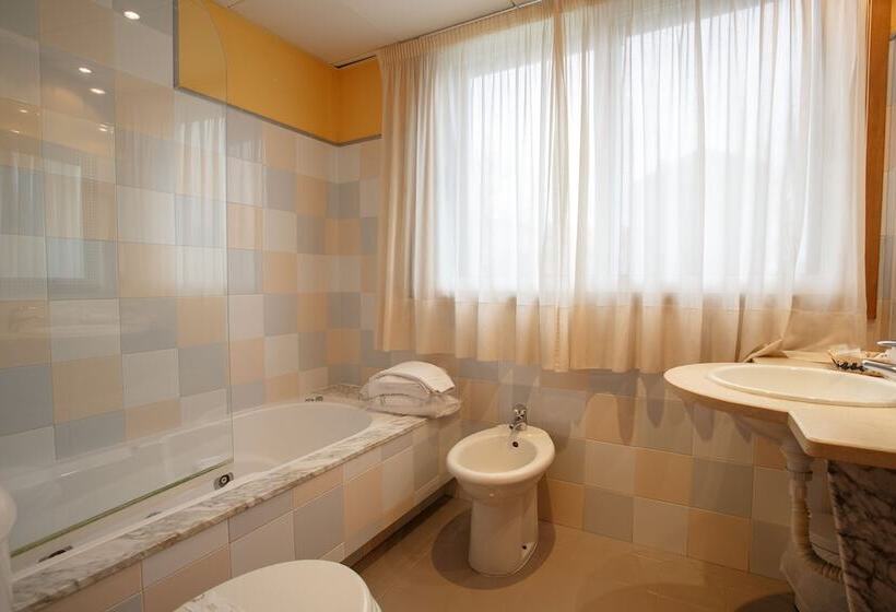 Номер Стандарт, Restaurante Pontiñas