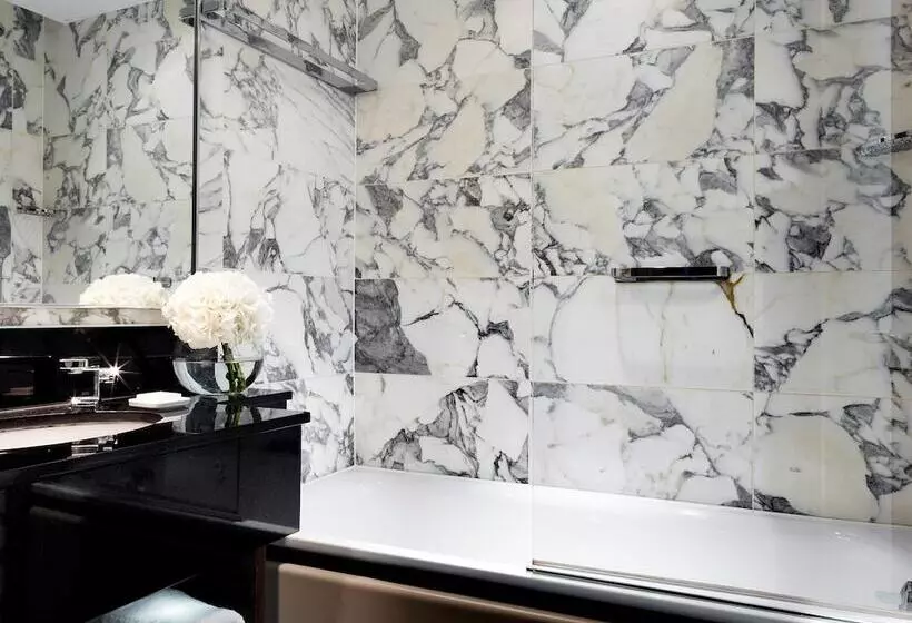 Deluxe Room, The Bloomsbury