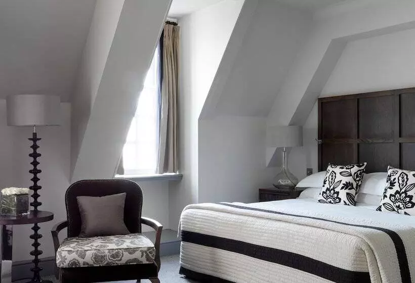 Deluxe Room, The Bloomsbury