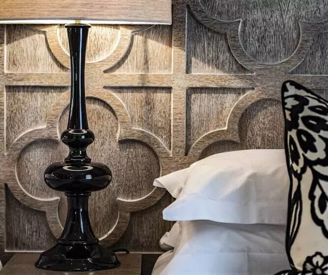 Deluxe Room, The Bloomsbury
