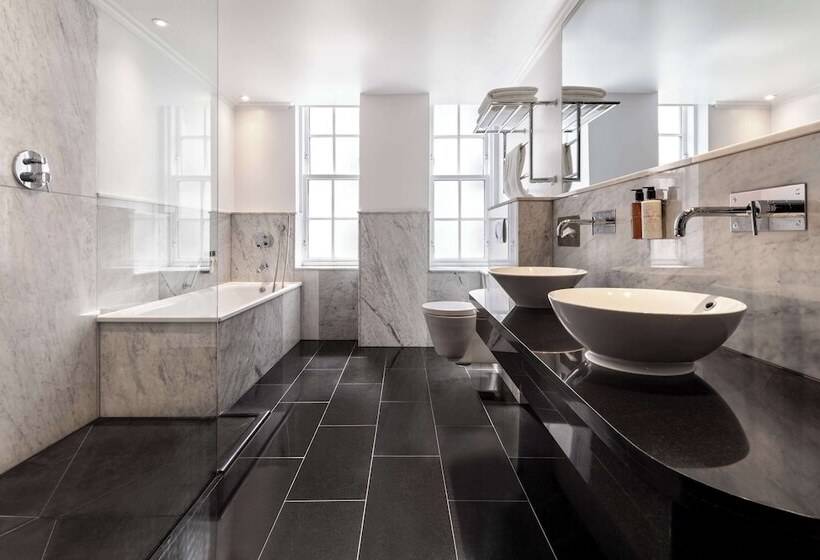 Номер Superior, The May Fair, A Radisson Collection Hotel, Mayfair London