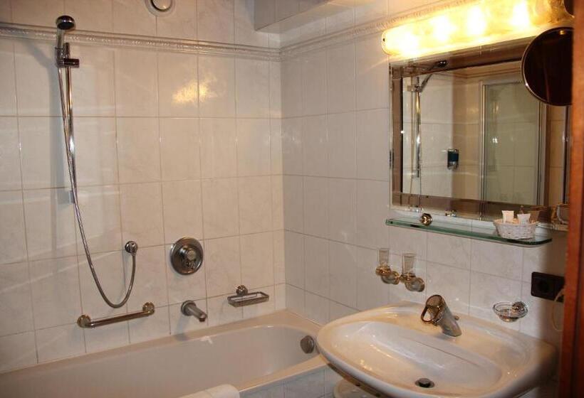 Номер Стандарт Трехместный, Tyrolis