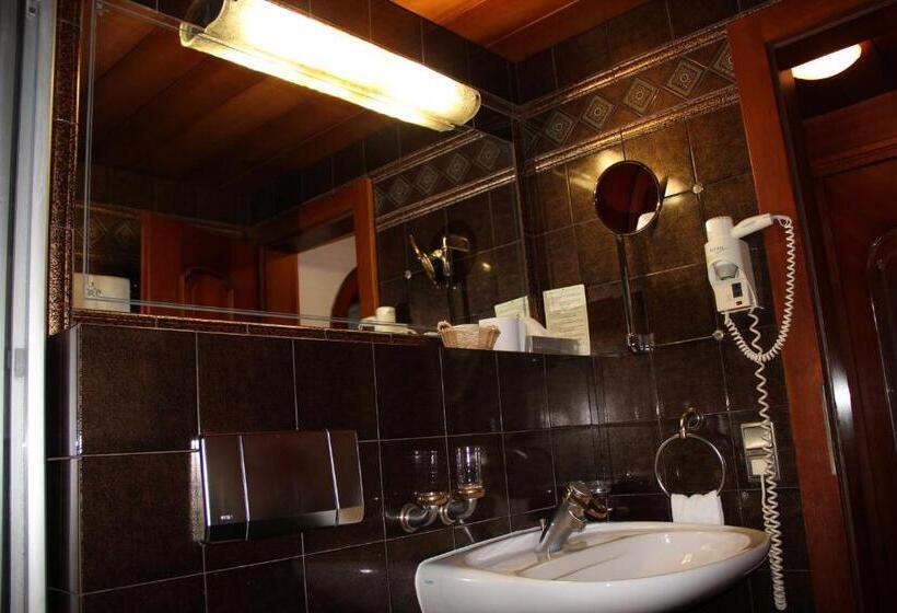 Номер Superior, Tyrolis