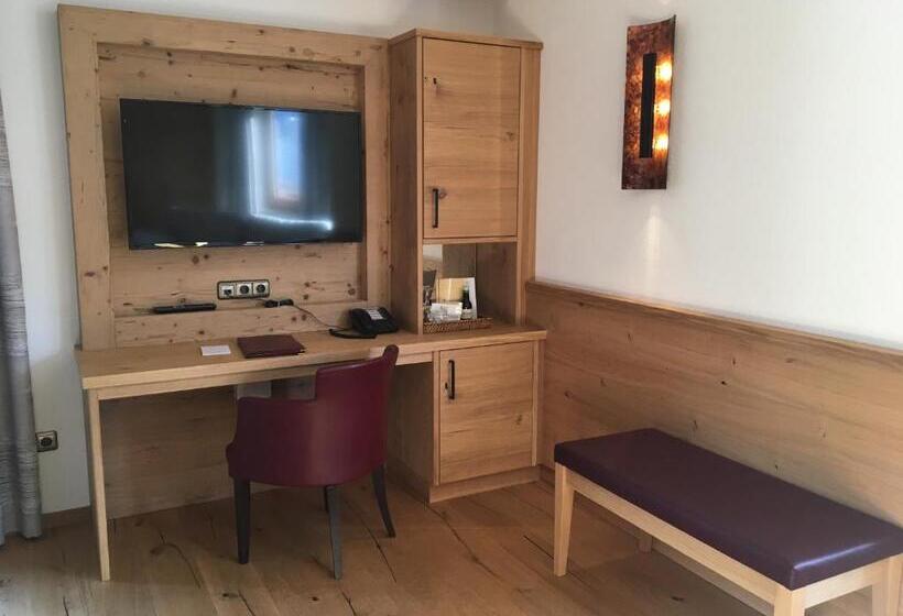 Полулюкс с Балконом, Tyrolis