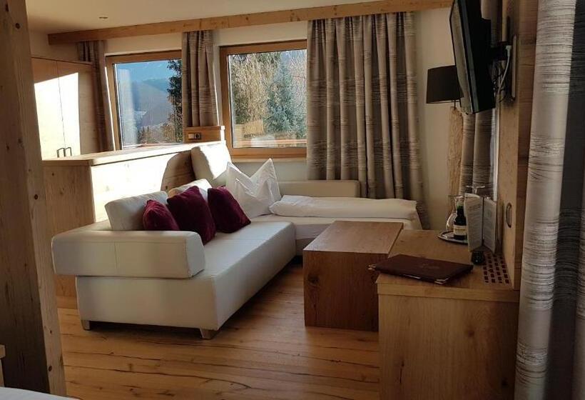 Полулюкс с Балконом, Tyrolis