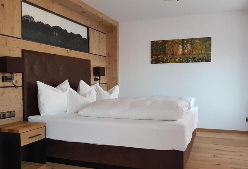 Полулюкс с Балконом, Tyrolis