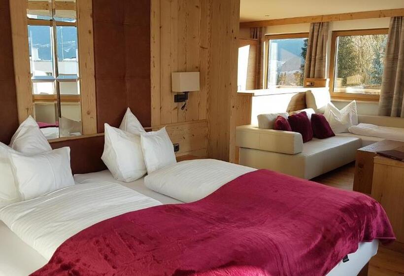 Полулюкс с Балконом, Tyrolis