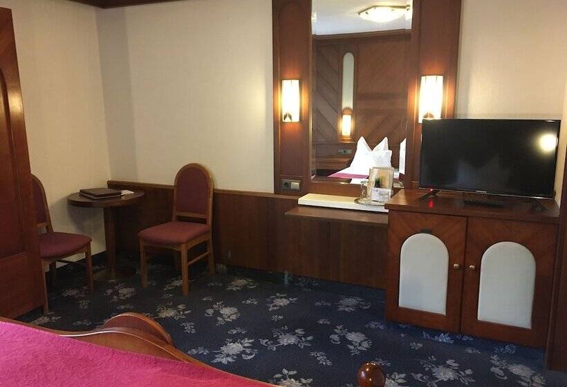 Номер Superior, Tyrolis