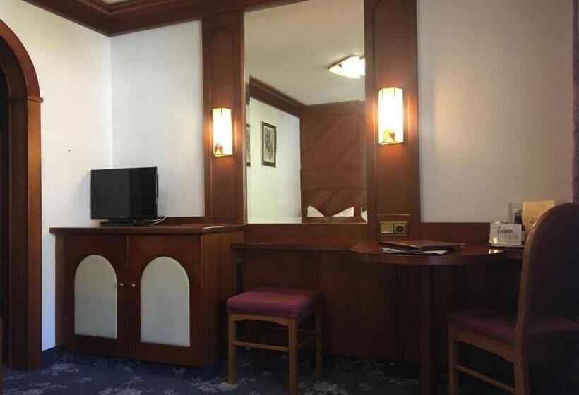 Номер Стандарт, Tyrolis